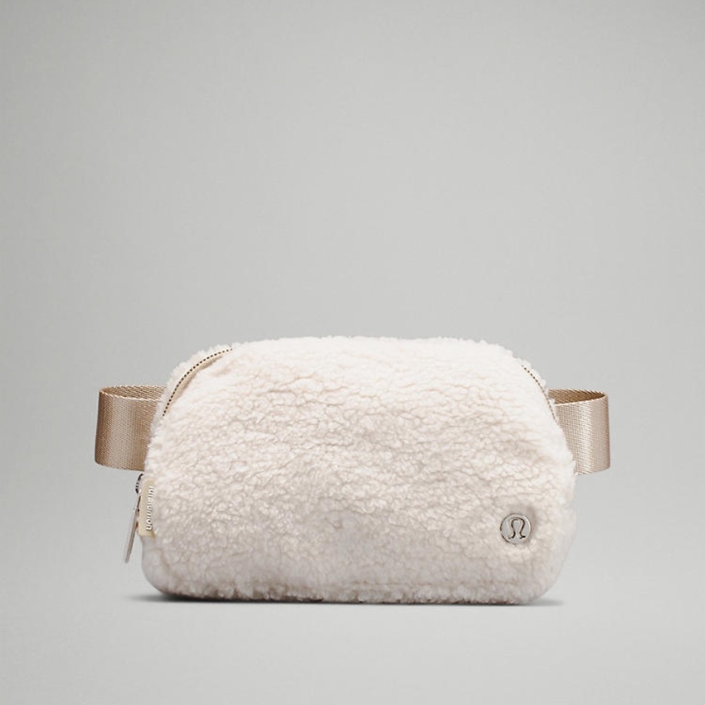 Everywhere Belt Bag Sherpa Fleece - IVORY/TRENCH
